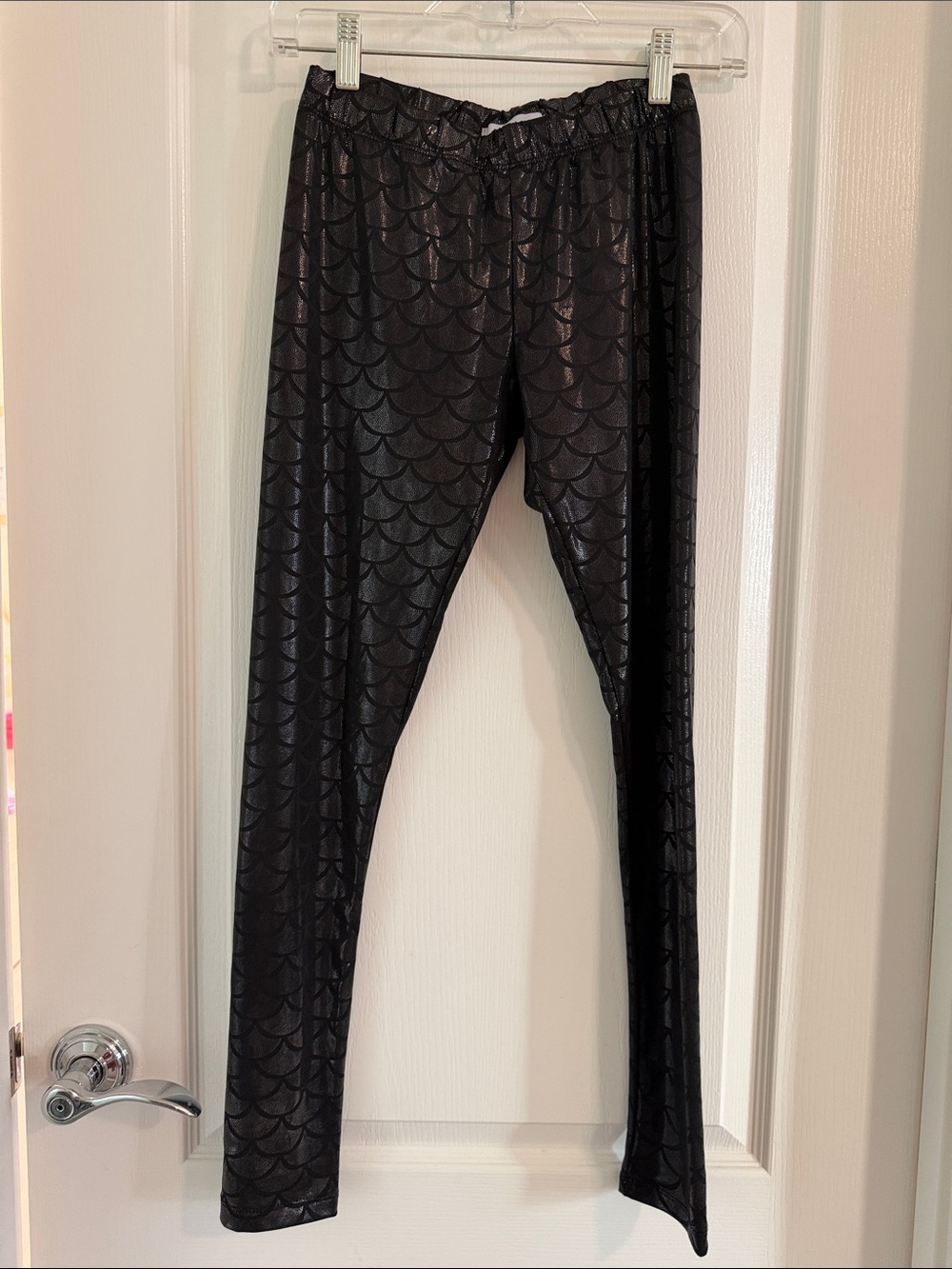Girls' Black Shimmery Scale-Print Leggings